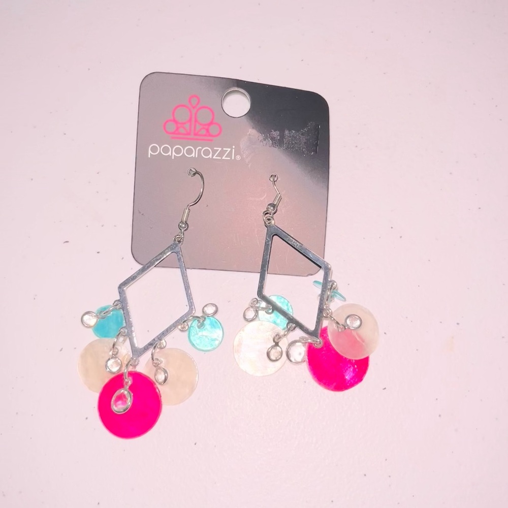 💙 NWT Paparazzi Silver Dangle Earrings Pink / White / Blue Iridescent Accent